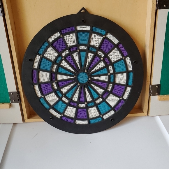 VTG Wooden Dart Board Cabinet The King Of Arms Darts Knights Crest 19.5x15.5 - Picture 11 of 14